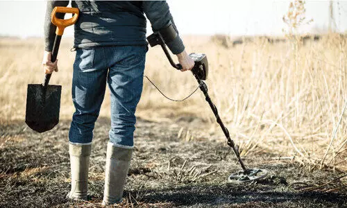 പു​രാ​വ​സ്തു ഖ​ന​ന​ത്തി​ന് അ​ന​ധി​കൃ​ത മെ​റ്റ​ൽ   ഡി​റ്റ​ക്ട​റു​ക​ൾ; മു​ന്ന​റി​യി​പ്പു​മാ​യി അ​ധി​കൃ​ത​ർ