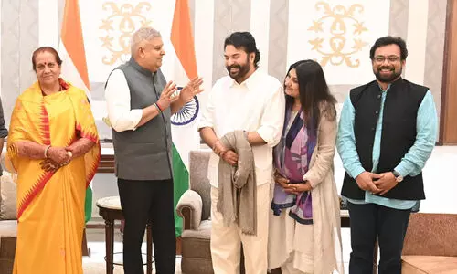 മമ്മൂട്ടിയും ഭാര്യയും ഉപരാഷ്‌ട്രപതിയെ സന്ദർശിച്ചു; ജ​ഗ്ദീപ് ധൻകറിനും ഭാര്യക്കും ഉപഹാരം സമ്മാനിച്ച് സുല്‍ഫത്ത്