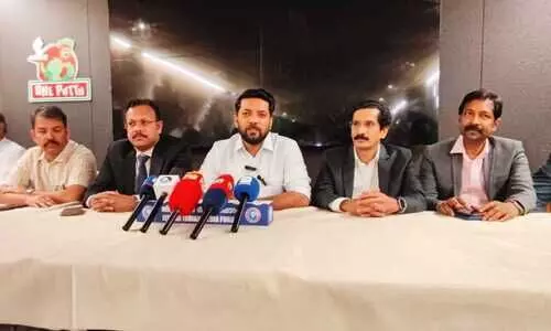 വിദേശ ഇന്ത്യൻ പൗരന്മാർക്ക് മാത്രമായുള്ള വർധിത വസ്തു വിൽപന നികുതി തീവെട്ടിക്കൊള്ള; ഇനിയും സഭയിൽ അവതരിപ്പിക്കുമെന്ന് ഷാഫി പറമ്പിൽ