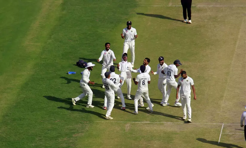 രണ്ട് റൺസിന്റെ ബലത്തിൽ പിറന്നത് ചരിത്രം! രഞ്ജി ട്രോഫി ഫൈനലുറപ്പിച്ച് കേരളം രണ്ട് റൺസിന്റെ ബലത്തിൽ പിറന്നത് ചരിത്രം! രഞ്ജി ട്രോഫി ഫൈനലുറപ്പിച്ച് കേരളം