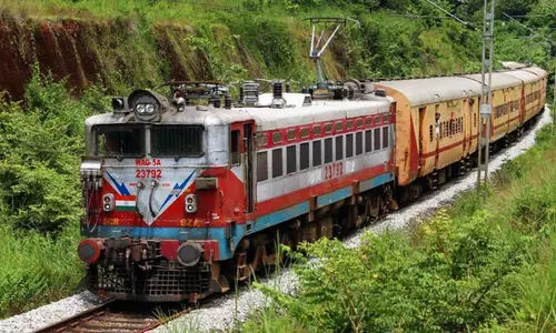 ന​വീ​ക​രി​ച്ച കോ​ച്ചു​ക​ളു​മാ​യി മ​ത്സ്യ​ഗ​ന്ധ എ​ക്സ്പ്ര​സ് ഓ​ടി​ത്തു​ട​ങ്ങി