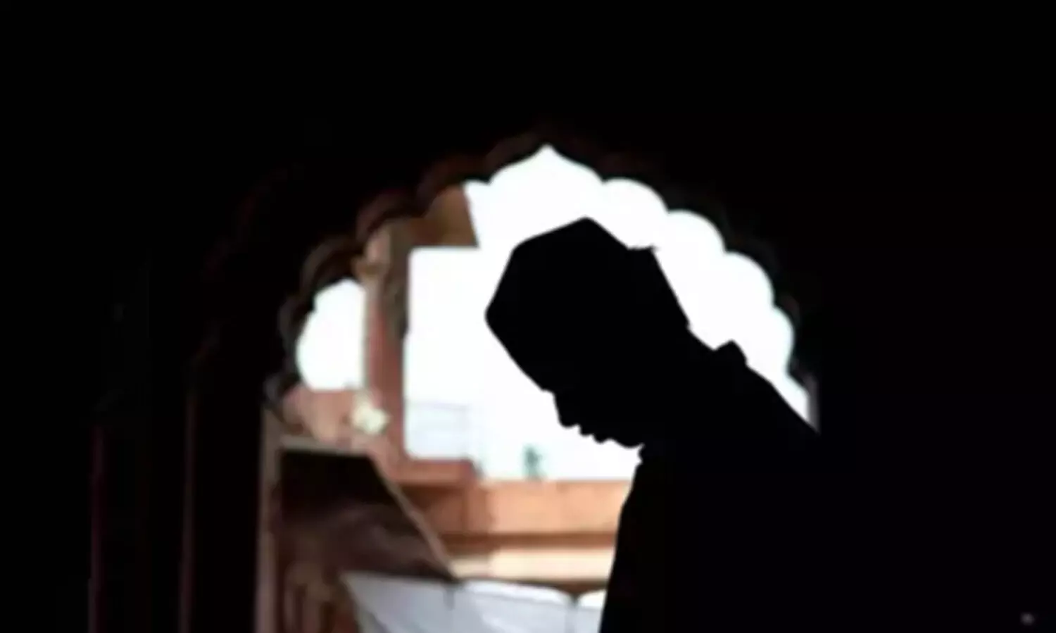 റ​മ​ദാ​നി​ൽ മു​സ്‍ലിം ജീ​വ​ന​ക്കാ​ർ​ക്ക് ര​ണ്ടു​മ​ണി​ക്കൂ​ർ അ​വ​ധി അ​നു​വ​ദി​ക്ക​ണ​മെ​ന്ന് കോ​ൺ​ഗ്ര​സ്