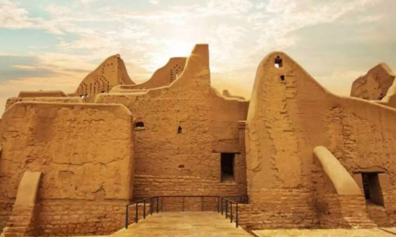 പാ​ര​മ്പ​ര്യ​ത്തി​ന്റെ വേ​രു​ക​ളും ആ​ധു​നി​ക​ത​യു​ടെ കാ​ണ്ഡ​വും