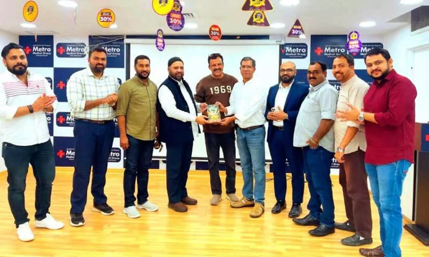 ‘ഹാ​ജി’ നോ​വ​ൽ കു​വൈ​ത്തി​ൽ പ്ര​കാ​ശി​പ്പി​ച്ചു