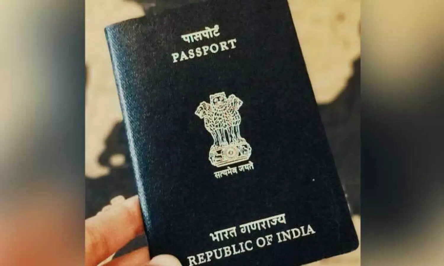 ഹ​ജ്ജ് തീ​ർ​ഥാ​ട​ക​രു​ടെ പാ​സ്പോ​ർ​ട്ട് സ​മ​ർ​പ്പി​ക്ക​ൽ; പ്ര​വാ​സി​ക​ൾ​ക്ക് ഇ​ള​വ് ആ​വ​ശ്യ​പ്പെ​ട്ട്   കെ.​എം.​സി.​സി ഖ​ത്ത​ർ നി​വേ​ദ​നം ന​ൽ​കി