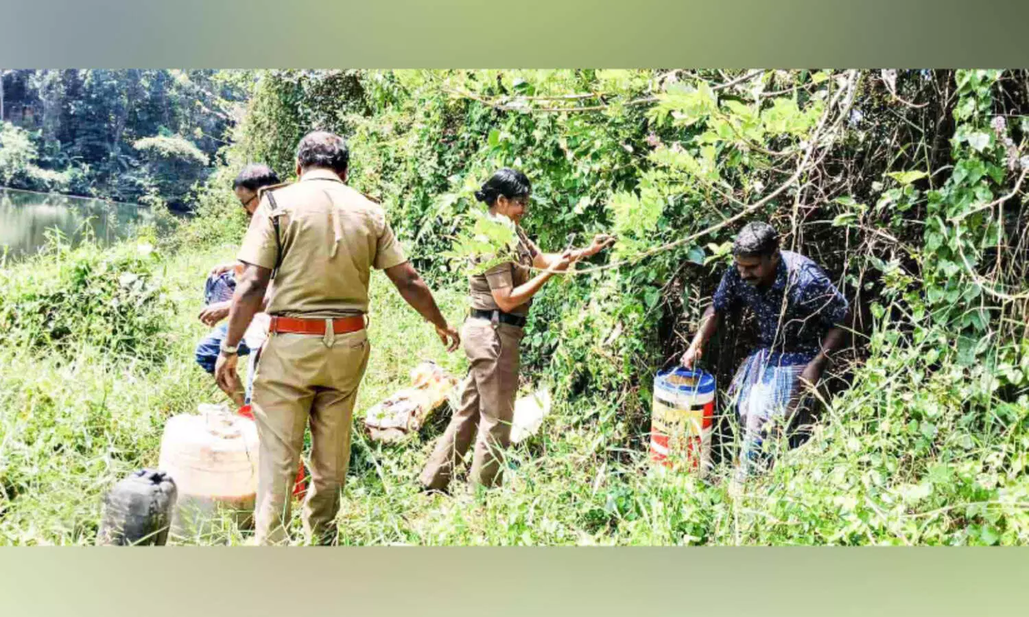 കല്ലടയാറിന്റെ തീരത്ത് എക്‌സൈസ് റെയ്ഡ്; 258 ലിറ്റർ കോട നശിപ്പിച്ചു