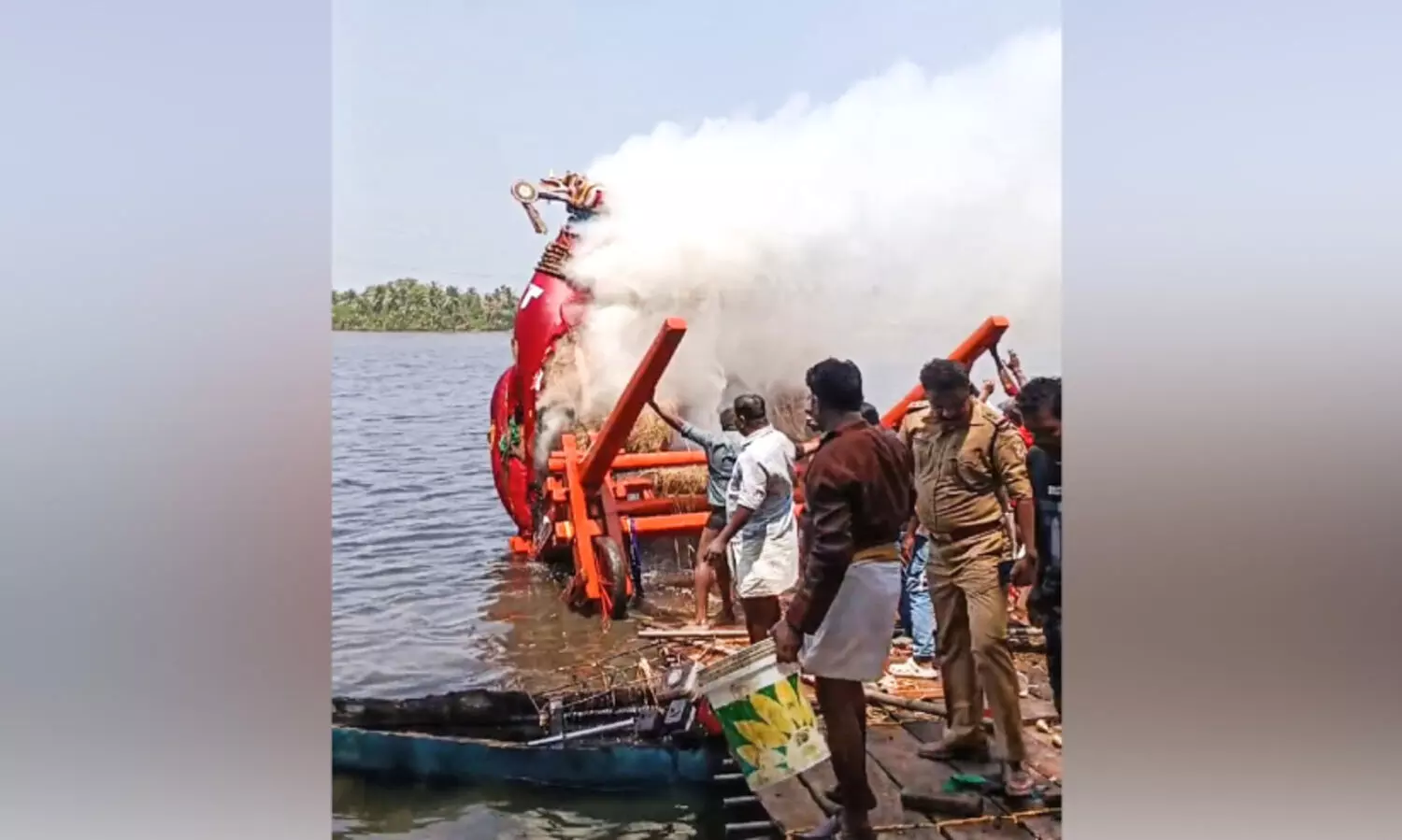 ഉത്സവത്തിനെത്തിച്ച കെട്ടുകാളക്ക്​ തീപിടിച്ചു