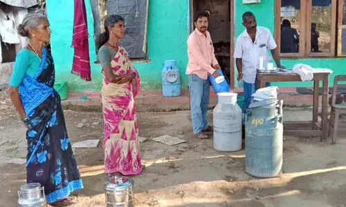 അതിർത്തി​ ഗ്രാമങ്ങളി​ലെ ക്ഷീര കർഷകർ ദുരിതത്തിൽ