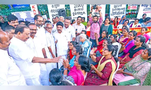 പൊള്ളുന്ന വെയിലത്തും വാടാതെ ‘ആശ’മാർ