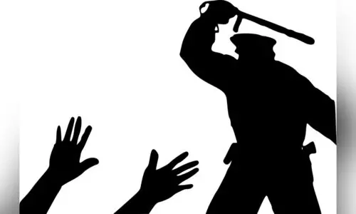 സ്വർണവ്യാപാരിയുടെ മരണം പൊലീസിന്റെ ക്രൂരമർദനം മൂലമെന്ന് മകൻ സ്വർണവ്യാപാരിയുടെ മരണം പൊലീസിന്റെ ക്രൂരമർദനം മൂലമെന്ന് മകൻ