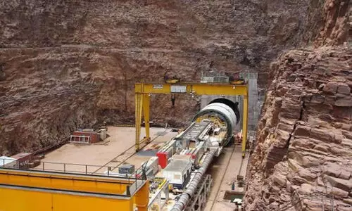 തെലങ്കാനയിൽ തുരങ്കം തകർന്നു വീണു; നിരവധി തൊഴിലാളികൾ കുടുങ്ങി കിടക്കുന്നു