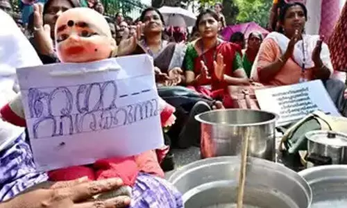 ആശമാർക്ക്‌ ‘പണികൊടുക്കാൻ’ സർക്കാർ; പ​ണി​മു​ട​ക്കി​യ​വ​രു​ടെ ക​ണ​ക്കെ​ടു​ക്കുന്നു