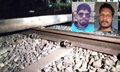 റെയിൽവേ പാളത്തിന് കുറുകെ ടെലിഫോൺ പോസ്റ്റ്: രണ്ടുപേർ അറസ്റ്റിൽ