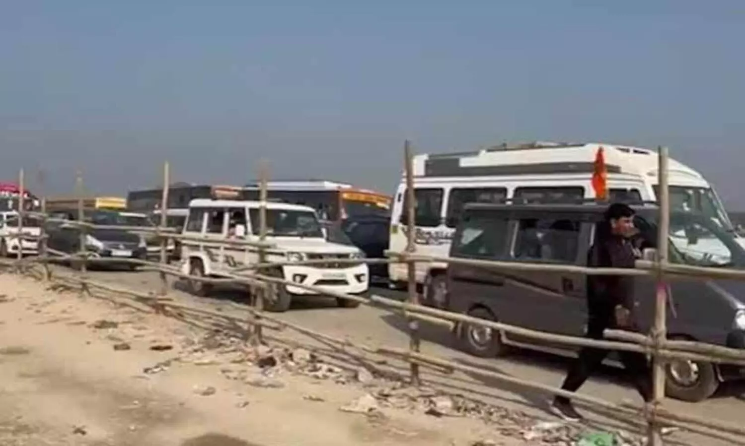 25 കിലോമീറ്ററോളം ദൂരം ട്രാഫിക് ബ്ലോക്ക്; മഹാകുംഭമേളയുടെ അവസാന ആഴ്ചയിൽ പ്രയാഗ്‌രാജിലേക്കുള്ള റോഡുകളിൽ ഗതാഗതക്കുരുക്ക് രൂക്ഷം