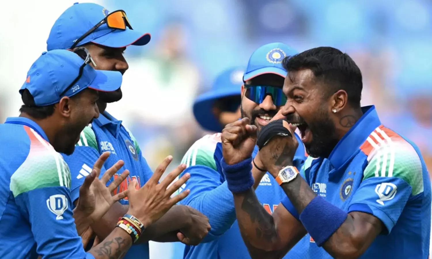 കുൽദീപിന് മൂന്നു വിക്കറ്റ്; പാകിസ്താനെതിരെ ഇന്ത്യക്ക് 242 റൺസ് വിജയലക്ഷ്യം