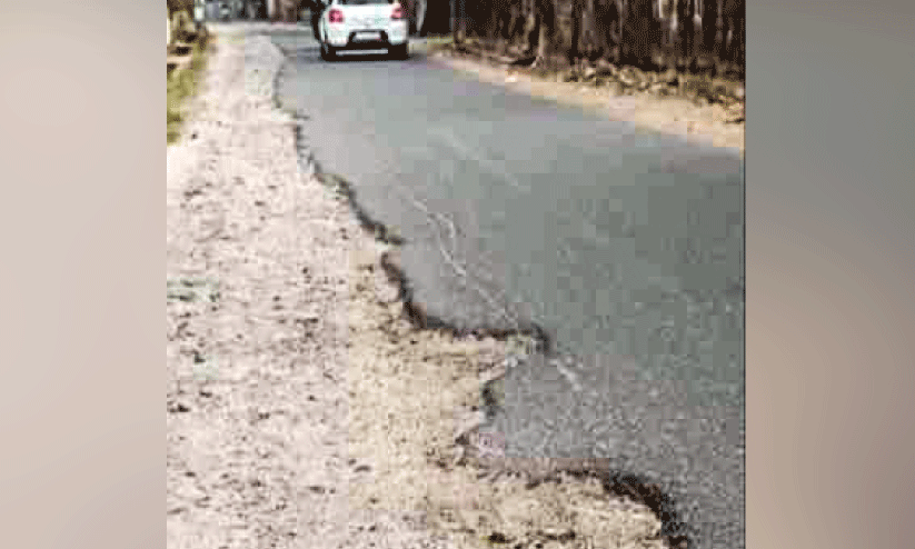 മാഞ്ഞാലി-മനക്കപ്പടി റോഡിൽ ദുരിതയാത്ര മാഞ്ഞാലി-മനക്കപ്പടി റോഡിൽ ദുരിതയാത്ര