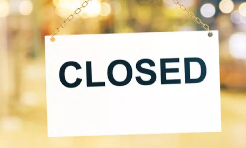 നിയമം ലംഘിച്ച 22 വാണിജ്യ സ്ഥാപനങ്ങൾ അടച്ചുപൂട്ടി നിയമം ലംഘിച്ച 22 വാണിജ്യ സ്ഥാപനങ്ങൾ അടച്ചുപൂട്ടി