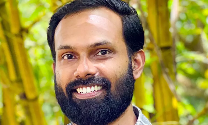 മാധ്യമം കാർട്ടൂണിസ്റ്റ് വി.ആർ. രാഗേഷിന് കേരള ലളിതകലാ അക്കാദമി ദൃശ്യകലാപുരസ്കാരം മാധ്യമം കാർട്ടൂണിസ്റ്റ് വി.ആർ. രാഗേഷിന് കേരള ലളിതകലാ അക്കാദമി ദൃശ്യകലാപുരസ്കാരം