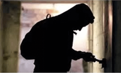 ക്ഷേത്രോത്സവത്തിനിടെ ബൈക്കും പണവും മോഷണം പോയി