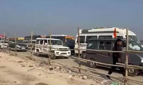 25 കിലോമീറ്ററോളം ദൂരം ട്രാഫിക് ബ്ലോക്ക്; മഹാകുംഭമേളയുടെ അവസാന ആഴ്ചയിൽ പ്രയാഗ്‌രാജിലേക്കുള്ള റോഡുകളിൽ ഗതാഗതക്കുരുക്ക് രൂക്ഷം