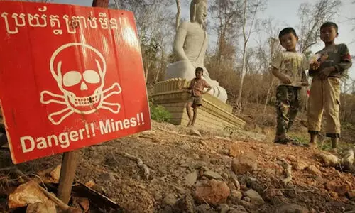 യുദ്ധം അവസാനിച്ചിട്ടും കംബോഡിയയിൽ രക്തമൊഴുകുന്നു; പതിറ്റാണ്ടുകൾ പഴക്കമുള്ള ഗ്രനേഡ് പൊട്ടിത്തെറിച്ച് രണ്ട് കുട്ടികൾ കൊല്ലപ്പെട്ടു