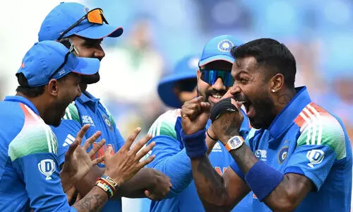 കുൽദീപിന് മൂന്നു വിക്കറ്റ്; പാകിസ്താനെതിരെ ഇന്ത്യക്ക് 242 റൺസ് വിജയലക്ഷ്യം