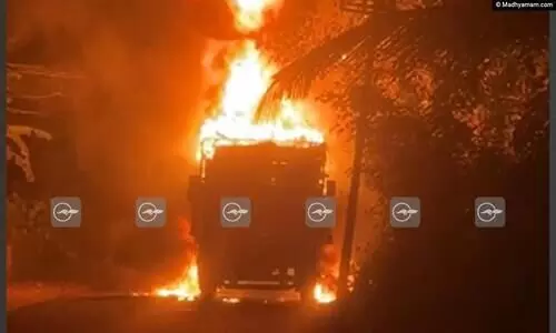 വില്യാപ്പള്ളി കല്ലേരിയിൽ ഓടിക്കൊണ്ടിരുന്ന ലോറി കത്തി നശിച്ചു