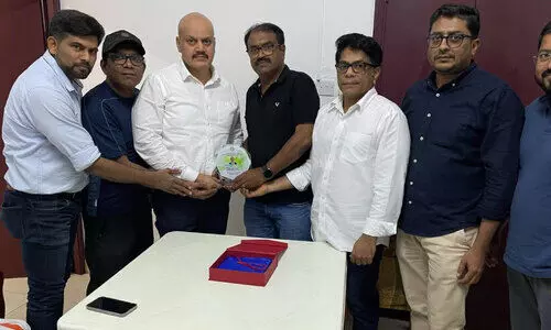 യാ​ത്ര​യ​യ​പ്പ് ന​ൽ​കി