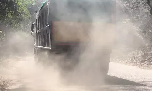 നടുവൊടിയും യാത്ര, പൊടിതിന്ന് യാത്രക്കാർ നടുവൊടിയും യാത്ര, പൊടിതിന്ന് യാത്രക്കാർ