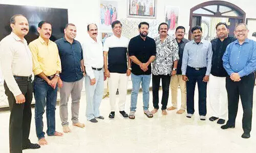 ഷാ​ഫി പ​റ​മ്പി​ൽ എം.​പി​യെ പാ​ക്ട് ഭാ​ര​വാ​ഹി​ക​ൾ സ​ന്ദ​ർ​ശി​ച്ചു