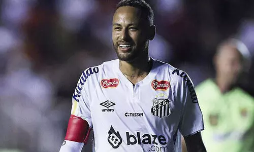 കൂവിവിളിച്ച് എതിർ ടീം ആരാധകർ; ശബ്ദം പോരെന്ന് നെയ്മർ; പിന്നാലെ കോർണറിലെ വിസ്മയ ഗോളിലൂടെ വായടപ്പിച്ച് സൂപ്പർതാരം -വിഡിയോ