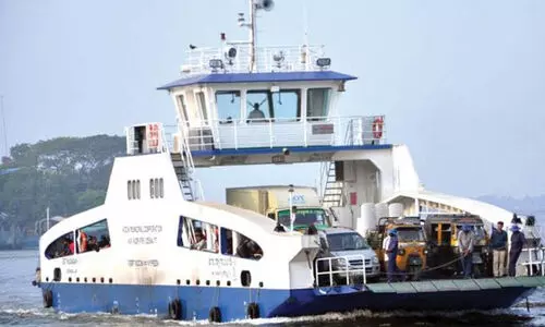 റോ-റോ സർവിസിന് ഒരു വെസൽ മാത്രം; ദുരിതത്തിലായി യാത്രക്കാർ