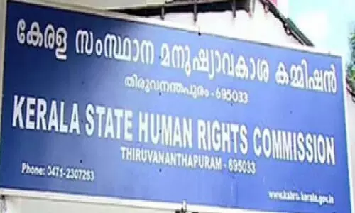 പൊതുജനങ്ങളുമായി നേരിട്ട് ഇടപഴകുന്ന ജല അതോറിറ്റി ഉദ്യോഗസ്ഥർക്ക് സംയമനത്തോടെ പെരുമാറാൻ പരിശീലനം നൽകണമെന്ന് മനുഷ്യാവകാശ കമീഷൻ പൊതുജനങ്ങളുമായി നേരിട്ട് ഇടപഴകുന്ന ജല അതോറിറ്റി ഉദ്യോഗസ്ഥർക്ക് സംയമനത്തോടെ പെരുമാറാൻ പരിശീലനം നൽകണമെന്ന് മനുഷ്യാവകാശ കമീഷൻ