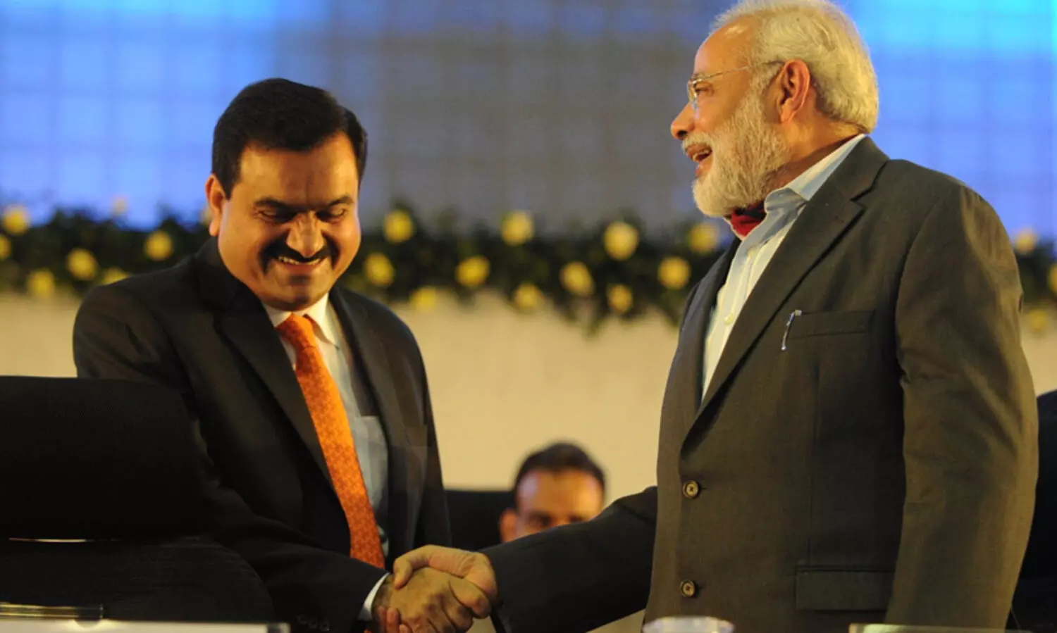 അദാനിയുടെ മുംബൈ ഭൂമി ഇടപാട് ‘മോദാനി ലൂട്ട് യോജന’യെന്ന് ജയറാം രമേശ്; തീരദേശ നിയമത്തിന്റെ നഗ്നലംഘനമെന്ന്