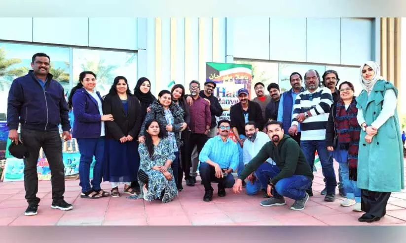 കുവൈത്ത് ടവറിനെ വരകളിൽ പടർത്തിഹലാ കാൻവാസ് കുവൈത്ത് ടവറിനെ വരകളിൽ പടർത്തിഹലാ കാൻവാസ്