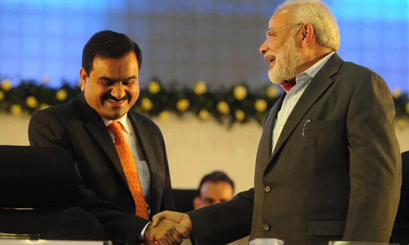 അദാനിയുടെ മുംബൈ ഭൂമി ഇടപാട് ‘മോദാനി ലൂട്ട് യോജന’യെന്ന് ജയറാം രമേശ്; തീരദേശ നിയമത്തിന്റെ നഗ്നലംഘനമെന്ന്