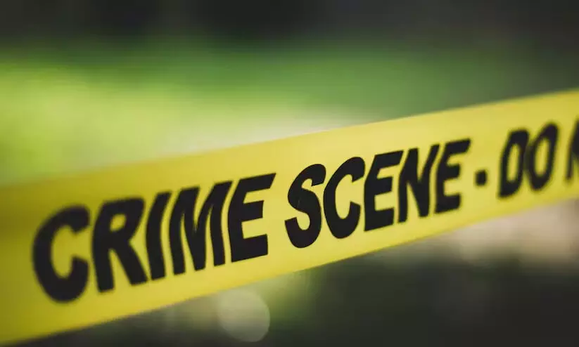 മലപ്പുറത്ത് സ്കൂട്ടറിൽ സഞ്ചരിച്ച അമ്മക്കും മകൾക്കും വെട്ടേറ്റു; വെട്ടിയത് ബൈക്കിലെത്തിയയാൾ മലപ്പുറത്ത് സ്കൂട്ടറിൽ സഞ്ചരിച്ച അമ്മക്കും മകൾക്കും വെട്ടേറ്റു; വെട്ടിയത് ബൈക്കിലെത്തിയയാൾ