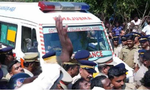 ആദിവാസി ദമ്പതികളെ കാട്ടാന ചവിട്ടിയരച്ച സംഭവം;  മൃതദേഹങ്ങൾ തടഞ്ഞ് ജനരോഷം