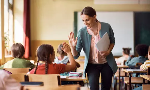 വിദ്യാർഥികളുടെ തലയെണ്ണൽ രണ്ടു തവണയാക്കി; നിരവധി അധ്യാപകർക്ക് ജോലി നഷ്ടപ്പെട്ടു വിദ്യാർഥികളുടെ തലയെണ്ണൽ രണ്ടു തവണയാക്കി; നിരവധി അധ്യാപകർക്ക് ജോലി നഷ്ടപ്പെട്ടു