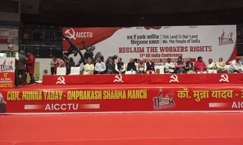 ട്രേഡ് യൂണിയനുകളുടെ ദേശീയ സമ്മേളനത്തിൽ ഇസ്രായേലിനും ആർ.എസ്.എസിനും ബി.ജെ.പിക്കും എതിരായ ബാനറുകൾ വലിച്ചെറിഞ്ഞ് ഡൽഹി പൊലീസ്