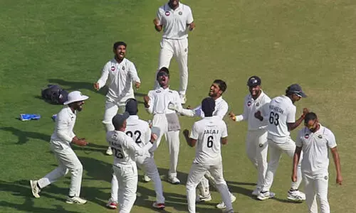 രഞ്ജി ട്രോഫിയിൽ ചരിത്രനേട്ടം ലക്ഷ്യമിട്ട് കേരളം; നാളെ വിദർഭക്കെതിരെ കളത്തിലിറങ്ങും രഞ്ജി ട്രോഫിയിൽ ചരിത്രനേട്ടം ലക്ഷ്യമിട്ട് കേരളം; നാളെ വിദർഭക്കെതിരെ കളത്തിലിറങ്ങും