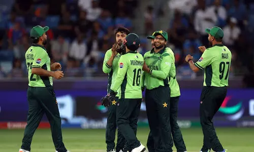 ടീം പ്രഖ്യാപിച്ചപ്പോൾ തന്നെ പുറത്തായി, ധോണി വന്നാൽ പോലും രക്ഷപ്പെടില്ല; പാകിസ്താനെ വിമർശിച്ച് വനിതാ താരം