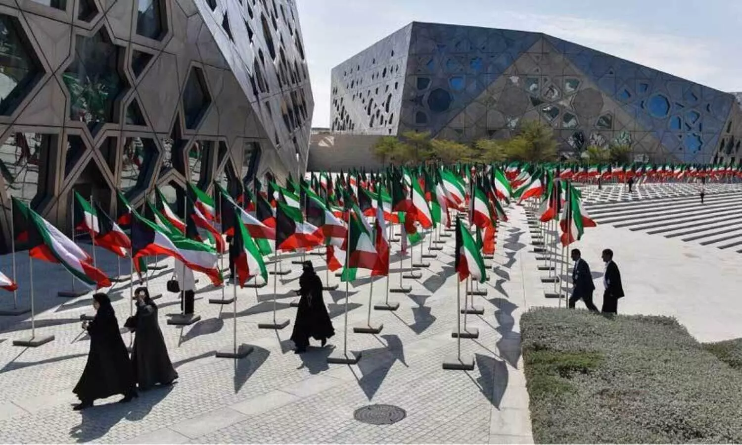 ആ​ഘോ​ഷ നാ​ളു​ക​ൾ; ദേ​ശീ​യ​ദി​നം ആഘോഷിച്ചു, ഇന്ന് വിമോചനദിനം