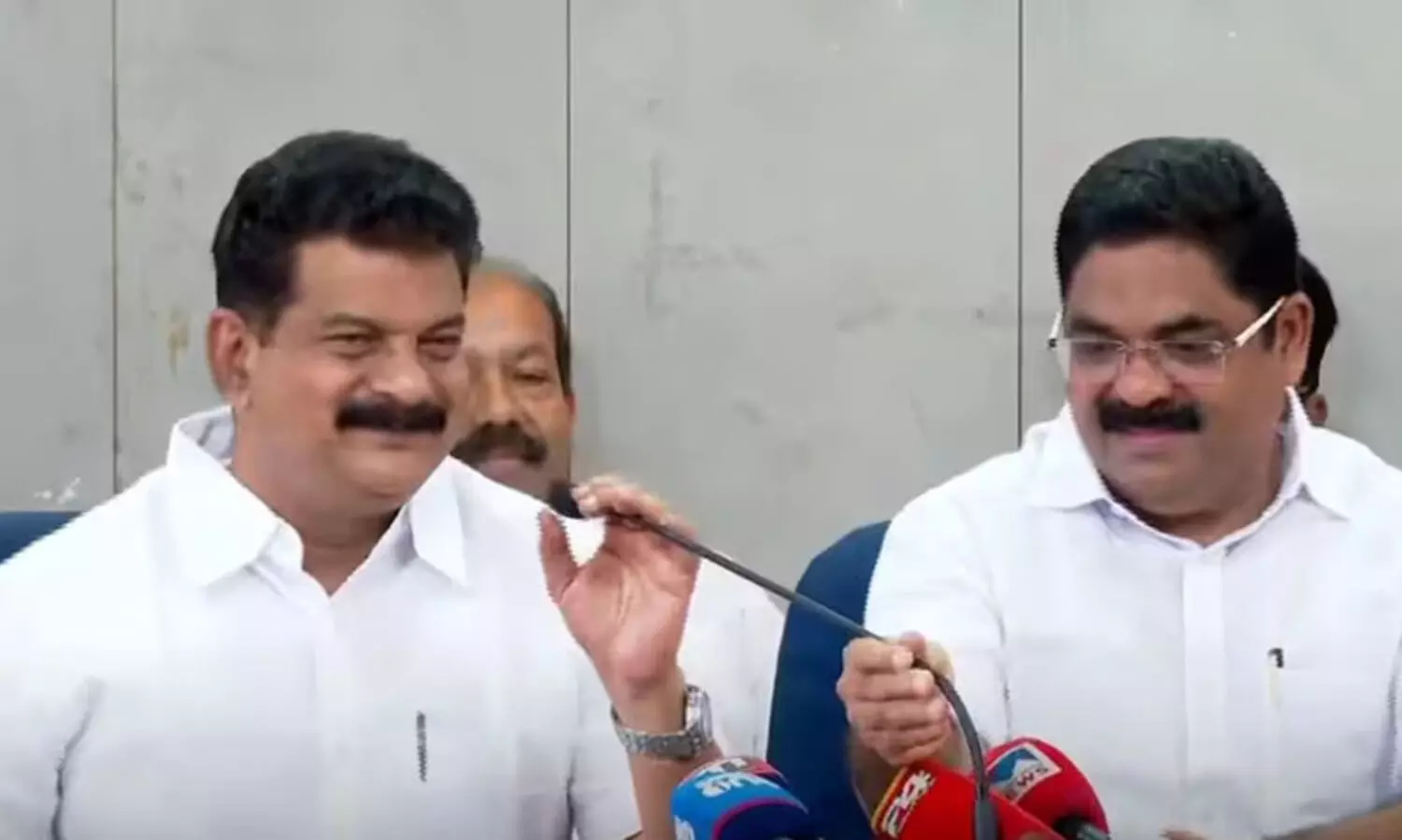 സജി മഞ്ഞക്കടമ്പിലും അനുയായികളും ഇനി അൻവറിനൊപ്പം; എൻ.ഡി.എ വിട്ട് തൃണമൂലിൽ ചേർന്നു