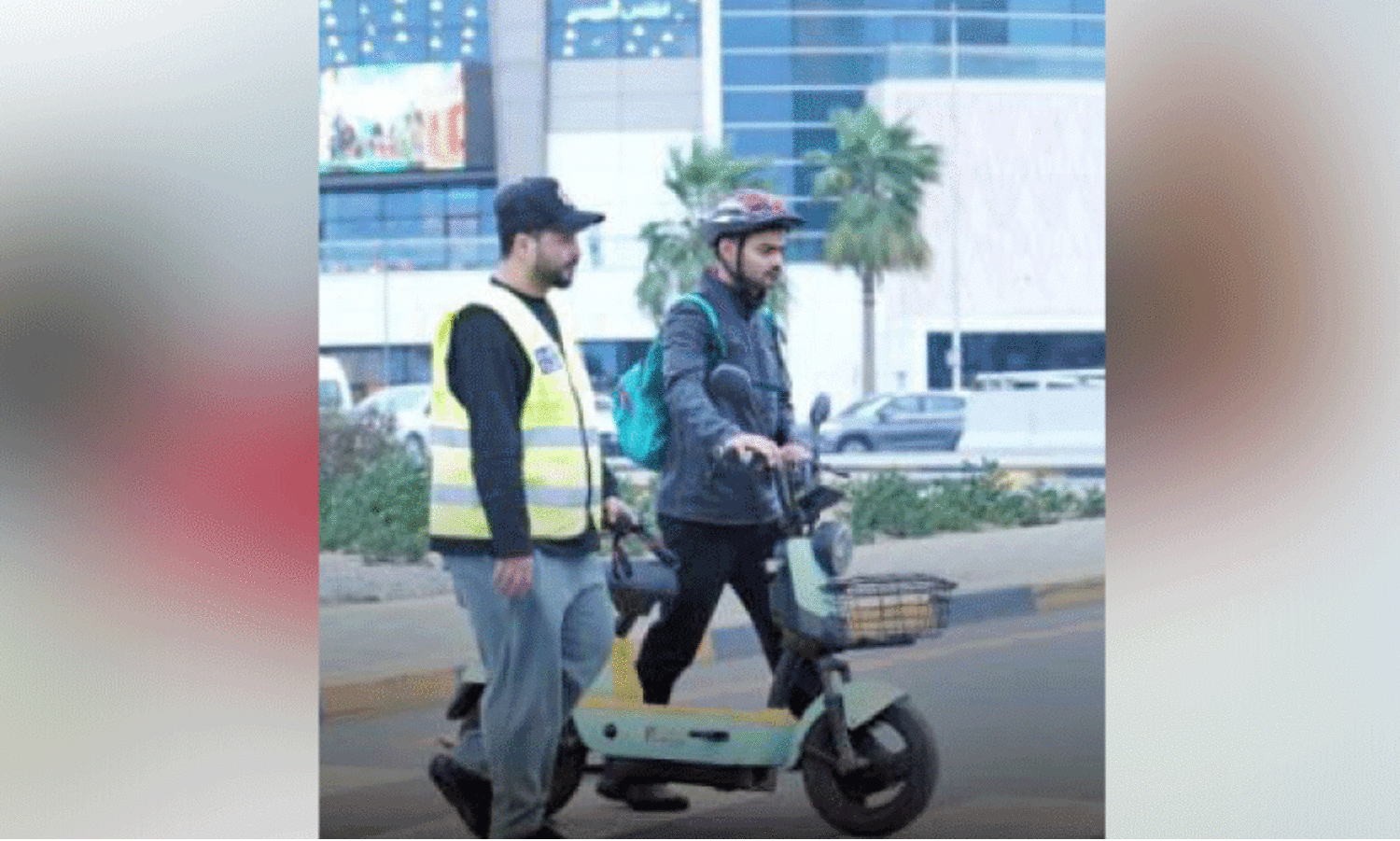 നി​രോ​ധി​ത പ്ര​ദേ​ശ​ങ്ങ​ളി​ൽ ഇ​റ​ക്കി​യ ഇ​ല​ക്ട്രി​ക് സ്കൂ​ട്ട​റു​ക​ൾ പി​ടി​ച്ചെ​ടു​ത്തു