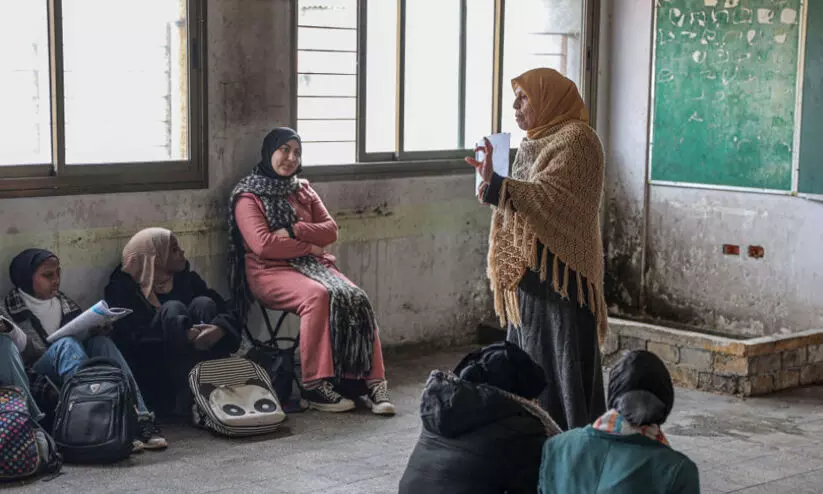 രണ്ട് വർഷത്തിന് ശേഷം ഗസ്സയിലെ കുട്ടികൾ സ്കൂളിലെത്തി; വിദ്യാഭ്യാസം മാത്രമേ ജീവിതത്തിൽ മാറ്റമുണ്ടാക്കുവെന്ന് വിദ്യാർഥികൾ രണ്ട് വർഷത്തിന് ശേഷം ഗസ്സയിലെ കുട്ടികൾ സ്കൂളിലെത്തി; വിദ്യാഭ്യാസം മാത്രമേ ജീവിതത്തിൽ മാറ്റമുണ്ടാക്കുവെന്ന് വിദ്യാർഥികൾ