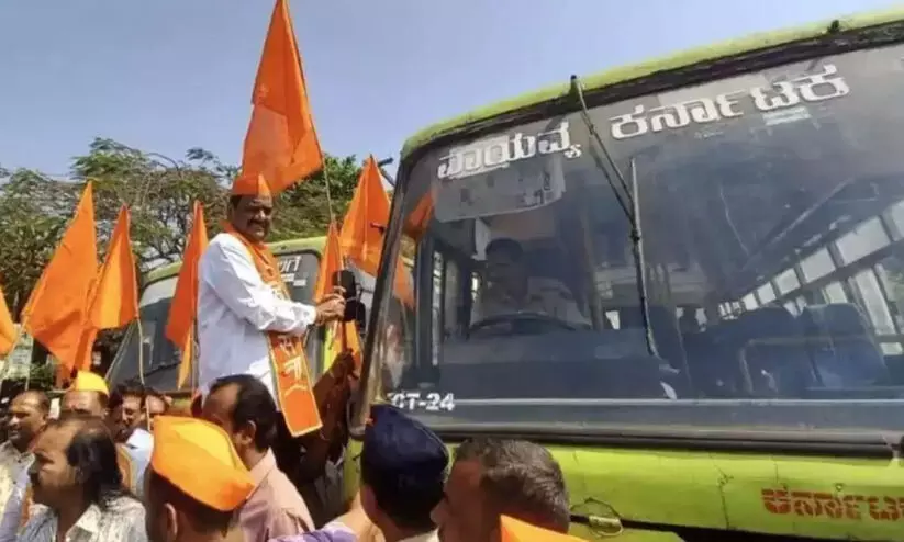 ഭാഷാപ്രശ്നം; ബസ് കണ്ടക്ടർക്കെതിരായ പോക്സോ കേസ് പിൻവലിക്കുമെന്ന് രക്ഷിതാക്കൾ ഭാഷാപ്രശ്നം; ബസ് കണ്ടക്ടർക്കെതിരായ പോക്സോ കേസ് പിൻവലിക്കുമെന്ന് രക്ഷിതാക്കൾ