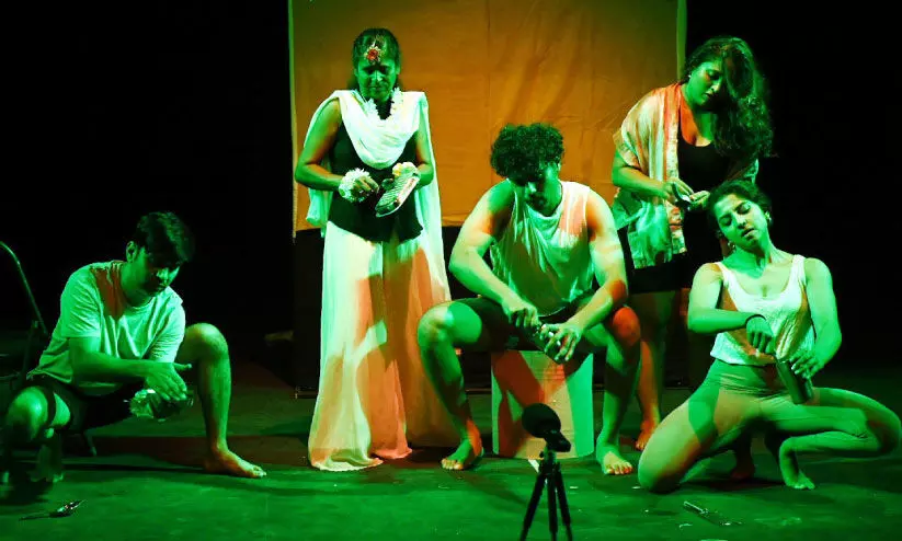 പെ​ണ്ണു​ങ്ങ​ൾ​ക്കെ​ന്താ ദ്വ​യാ​ർ​ഥ​പ്ര​യോ​ഗം ന​ട​ത്തി​യാ​ൽ?  പ്രൊ​ജ​ക്ട് ഡാ​ർ​ലി​ങ് ഉ​ത്ത​രം ത​രും