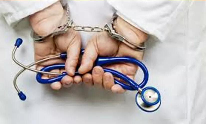 പ്ര​സ​വ ശ​സ്ത്ര​ക്രി​യ ക​ഴി​ഞ്ഞ യു​വ​തി​യു​ടെ വ​യ​റ്റി​ൽ മോ​പ്പും പ​ഞ്ഞി​യും മ​റ​ന്നു