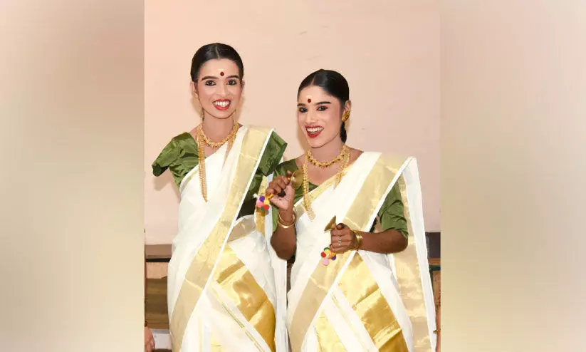 ഇ​ന്‍റ​ർ​സോ​ൺ കലോത്സവം മ​ങ്ക​മാ​രു​ടെ മാ​ലാ​ഖ​യാ​യി ദേ​വി​ക